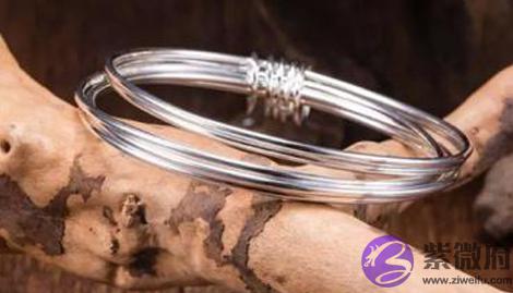 2021本命年男人戴银饰对运势好不好