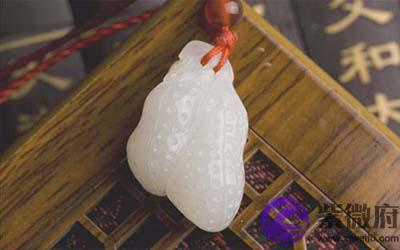 城头土命带什麽旺财？