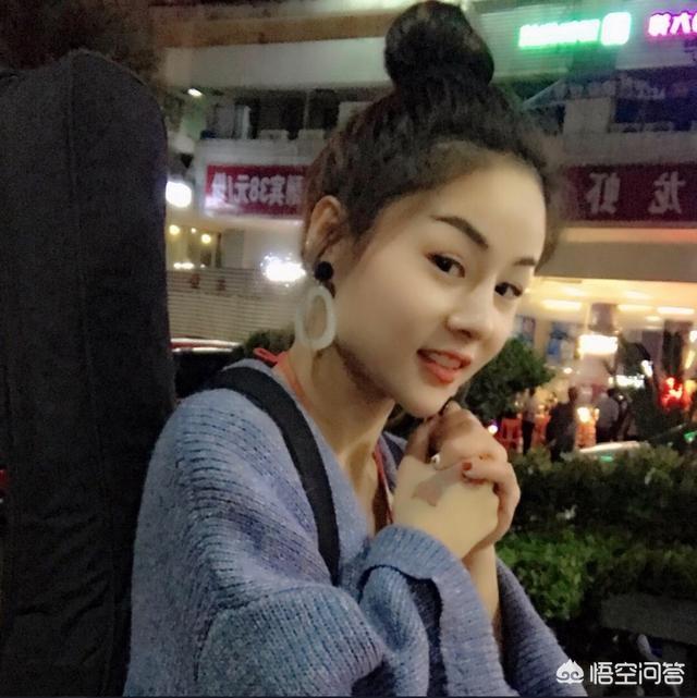 快手上的花姐是什么人啊，为什么都要去看她？