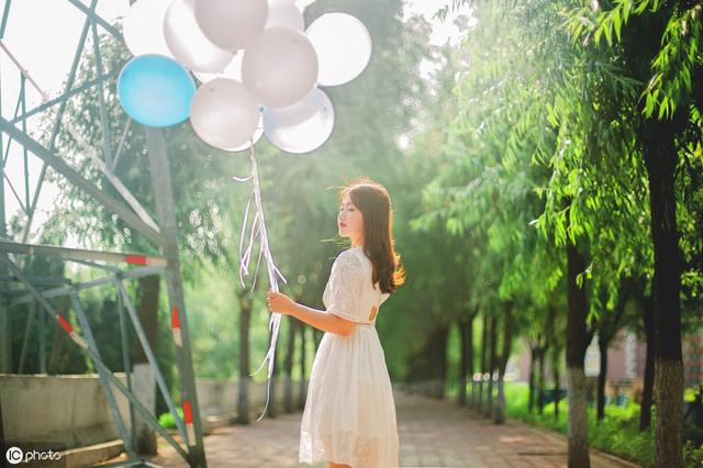 九月最赞的句子：人生如茶，静心以对；时光如水，沉淀方澈