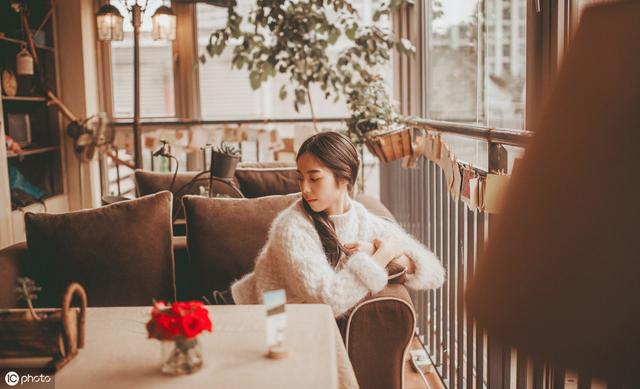 九月最赞的句子：人生如茶，静心以对；时光如水，沉淀方澈