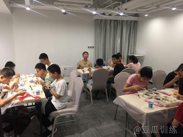 一句话使人跳，一句话使人笑