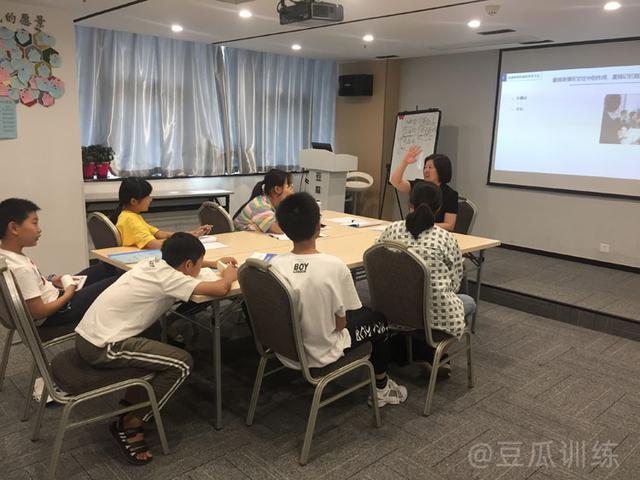 一句话使人跳，一句话使人笑