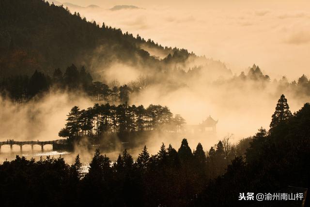 《周易》这部书流传几千年，你竟把它看成一部只能@￥的宝典吗？