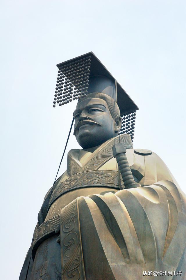 《周易》这部书流传几千年，你竟把它看成一部只能@￥的宝典吗？