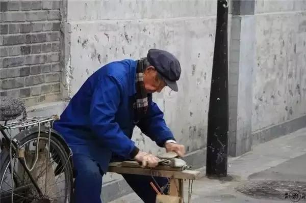 婆婆出嫁前，曾找人算过命，说她命中有福，一生背靠大树好乘凉