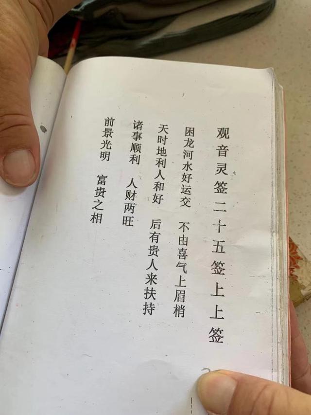 年轻人一边不信命，一边狂@￥