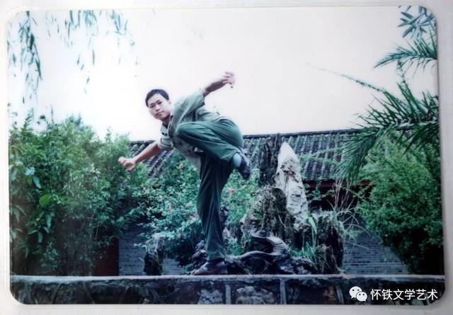 草帽哥“玩物有志”——记肖成传奇人生艺术收藏之路