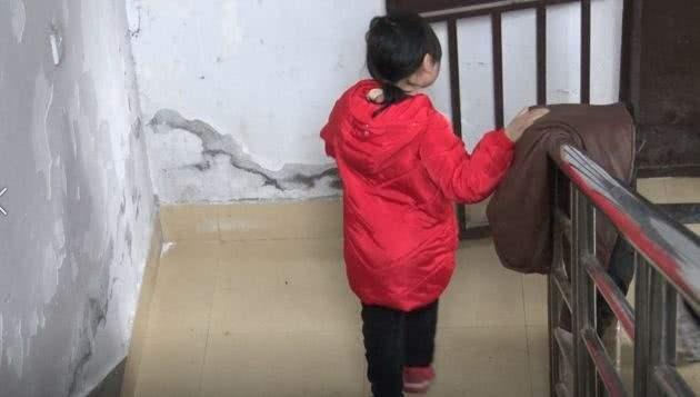 @￥先生说我与弟弟相冲，父母折磨将我赶出家，我该原谅他们吗？