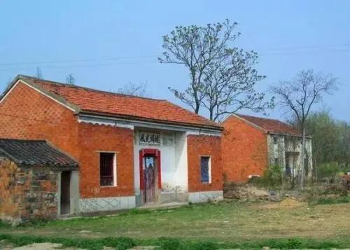 俗语“白虎盖青龙，代代有人穷”，啥意思？