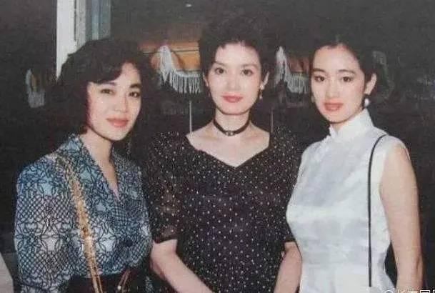 80年代父辈迷恋的“挂历女神”，有人曾被批捕，有人身家破亿