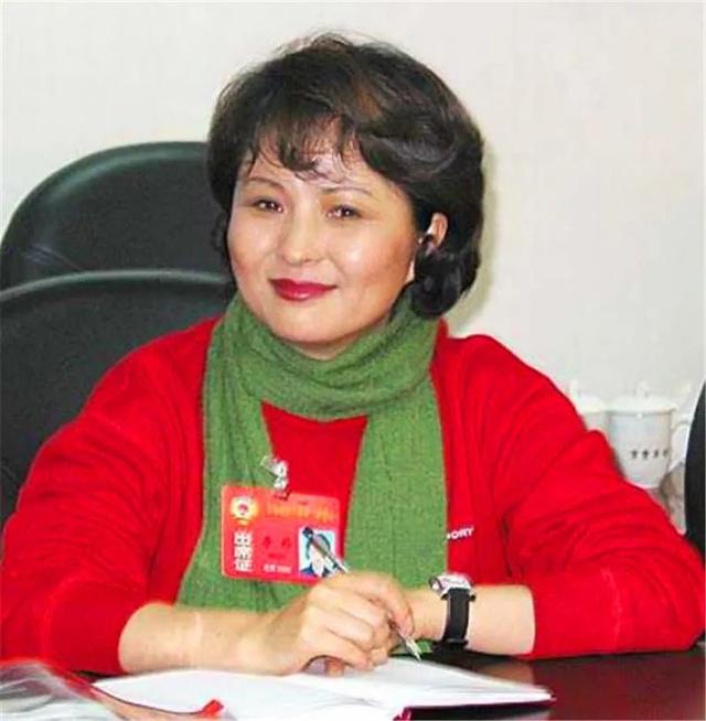 80年代父辈迷恋的“挂历女神”，有人曾被批捕，有人身家破亿