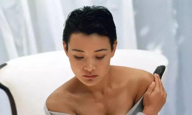 80年代父辈迷恋的“挂历女神”，有人曾被批捕，有人身家破亿