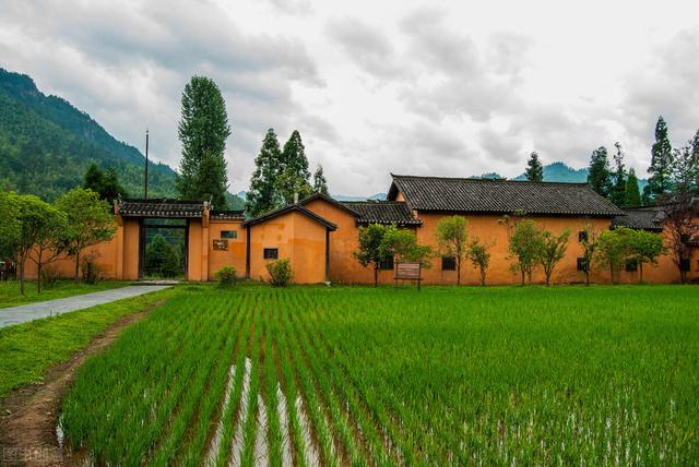 农村俗语“围墙大门忌高低，屋主减寿妻别离”，啥意思？在理吗？