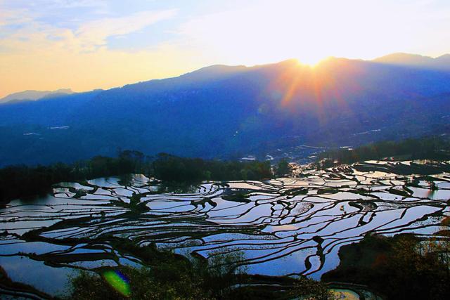 实效国学解读《易经》：第8卦——水地比卦
