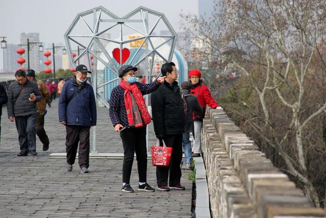 正月十五元宵节,记住传统“1吃2拜3不碰4要做”,为家人祈福安康