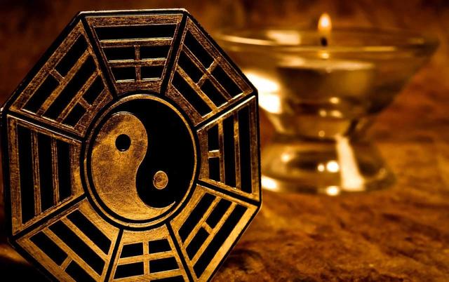 《易经》与《周易》有何区别，它们只是古人用来@￥的吗？