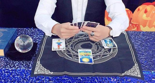 上学期间流行的扑克牌占卜，到底什么来头儿？