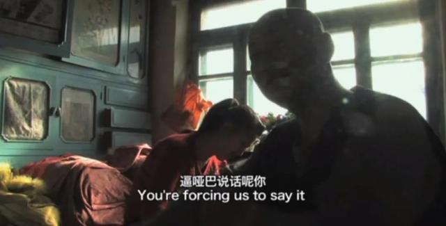 他，80岁，东北人，失业50年，只有在小女儿面前，他才卸下心防