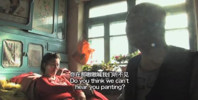 他，80岁，东北人，失业50年，只有在小女儿面前，他才卸下心防
