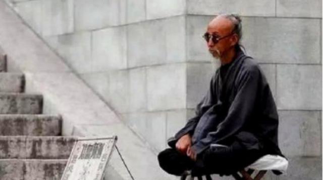 @￥先生明明不认识你，为何能说出你家庭情况？看完不要再被骗了
