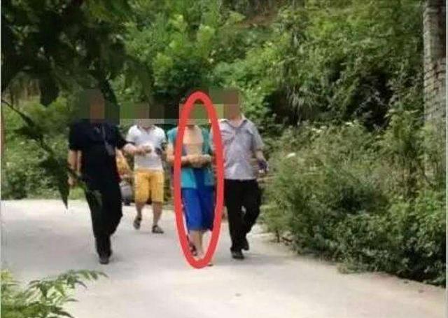 2016年，奶奶用“圆房偏方”为13岁孙女治病，孙女留遗书跳楼自杀