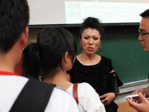 七位逆天改命的女星：一位从老鸨变制片人，两位做过舞女