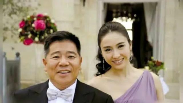 七位逆天改命的女星：一位从老鸨变制片人，两位做过舞女