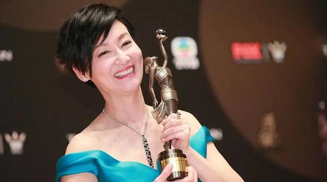 七位逆天改命的女星：一位从老鸨变制片人，两位做过舞女