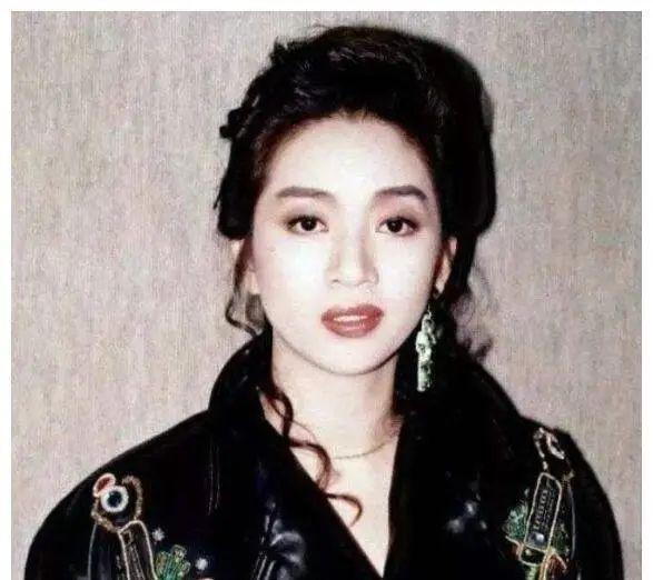 七位逆天改命的女星：一位从老鸨变制片人，两位做过舞女