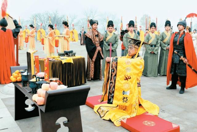 朱元璋上山祈雨，道长请女道姑来侍奉！第二日大怒：统统凌迟处死