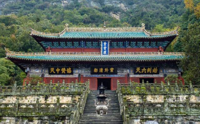 朱元璋上山祈雨，道长请女道姑来侍奉！第二日大怒：统统凌迟处死
