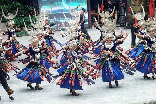为什么你迷茫的时候会去求神或@￥？背后符合了哪些心理学原理