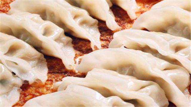 过年吃饺子吃到硬币，那可是个好彩头，寓意着来年一路发大财