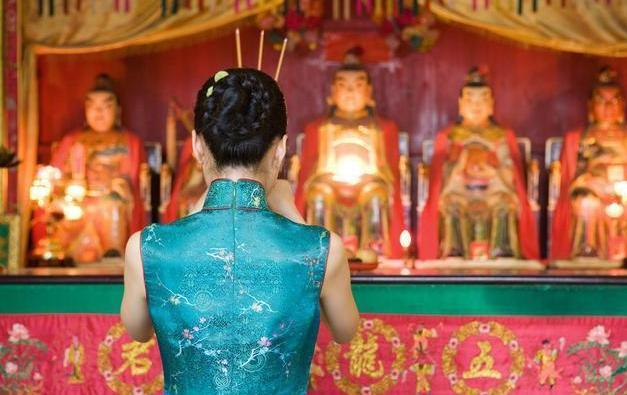 老话说得好：“穷@￥，富烧香”，你知道它后半句有什么深意么？