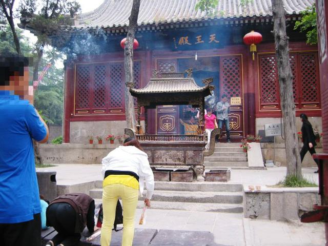 老话说得好：“穷@￥，富烧香”，你知道它后半句有什么深意么？