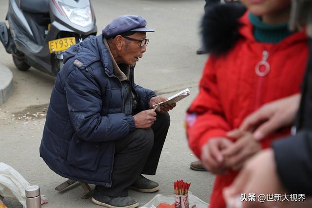 农村庙会上算卦“信则有，不信则无”，你相信看相的人说的话吗？