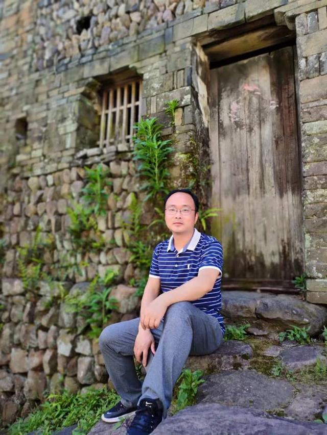在富阳，他写了17个租客，漂泊就是他们真实的人生状态