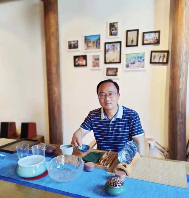在富阳，他写了17个租客，漂泊就是他们真实的人生状态