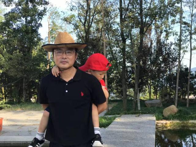 在富阳，他写了17个租客，漂泊就是他们真实的人生状态