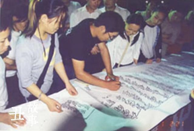 草根书法家叶根友，写了中国“梦”，马云电影《功守道》由他题字