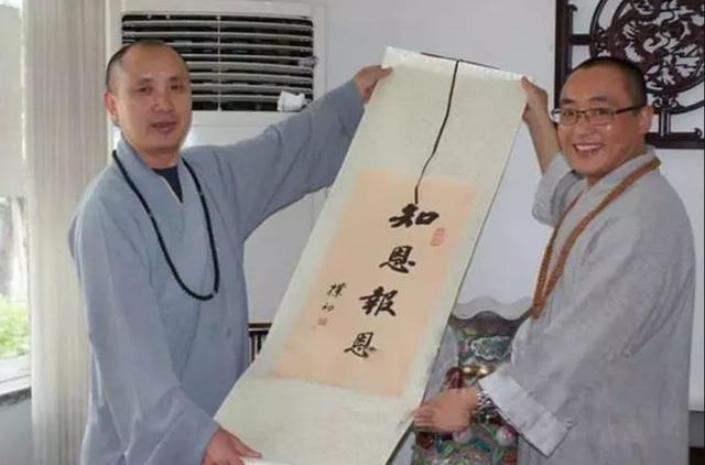 通缉犯为逃罪出家成名寺住持，一部手抄经卖50万，17年后终伏法