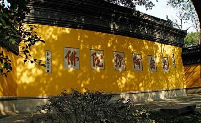 通缉犯为逃罪出家成名寺住持，一部手抄经卖50万，17年后终伏法