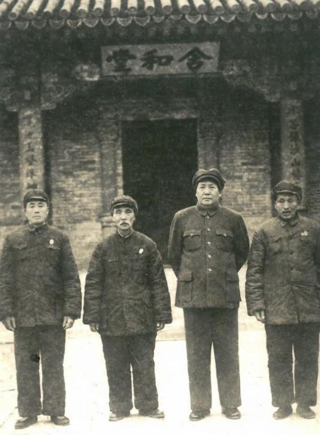1953年，毛主席得知湖南一木匠病逝，亲自发去唁函：他曾救我一命