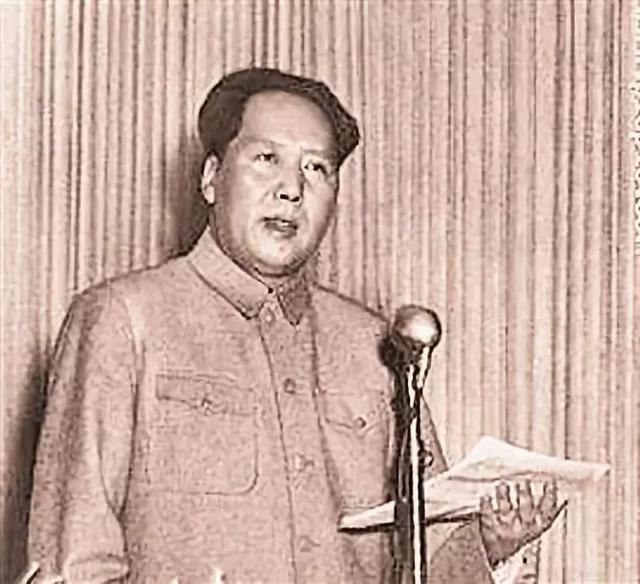 1953年，毛主席得知湖南一木匠病逝，亲自发去唁函：他曾救我一命