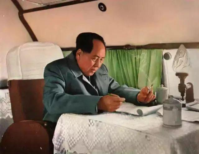1953年，毛主席得知湖南一木匠病逝，亲自发去唁函：他曾救我一命