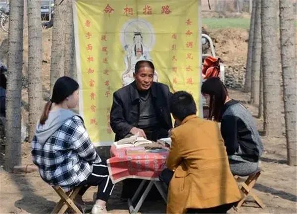 《甘肃出现一个神秘的@￥村》家家精通占卜：这个神秘组织的秘密