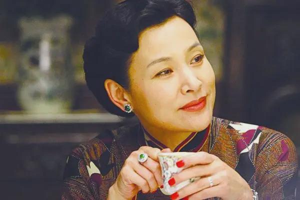 因春晚一句话，被全国观众抵制：她有多美，争议就有多大