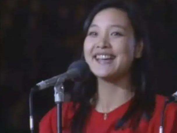 因春晚一句话，被全国观众抵制：她有多美，争议就有多大