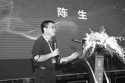 1980年，穷乡亲凑钱让他上北大，30多年后他的回报：每户一套别墅